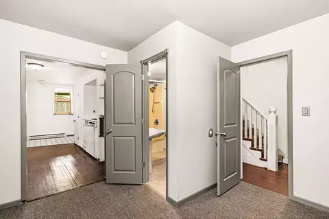 Entry Way - 410 E 7th St, Duluth, MN 55805 photo 5 of 5