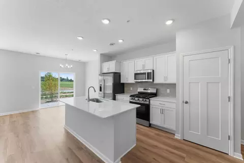 675 Tulare Ter, Newport, MN 55055