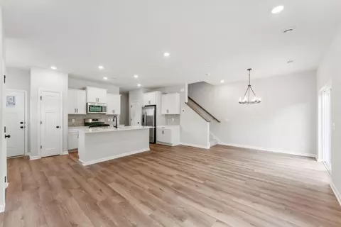 671 Tulare Ter, Newport, MN 55055
