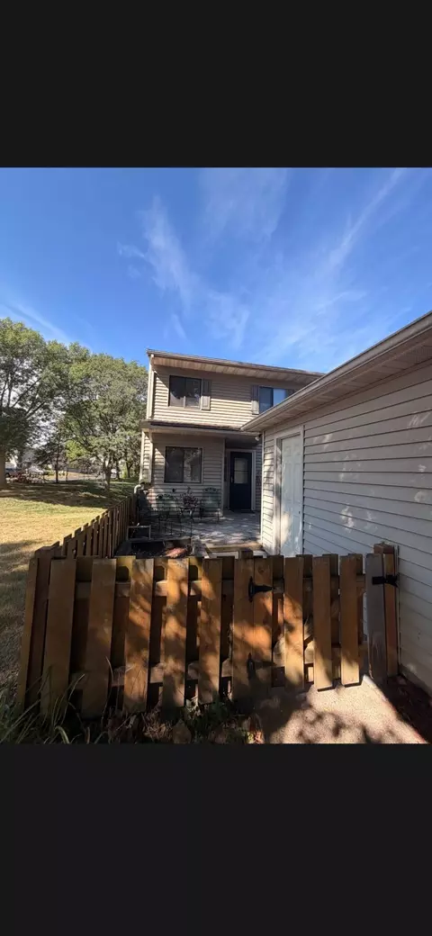171 Bridlewood Dr, Saint Paul, MN 55119