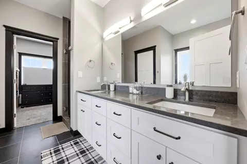 Bath - 916 Sunset Dr, Mapleton, ND 58059 photo 2 of 5