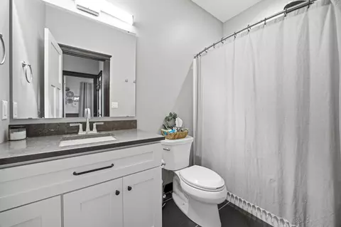 Bath - 916 Sunset Dr, Mapleton, ND 58059 photo 1 of 5