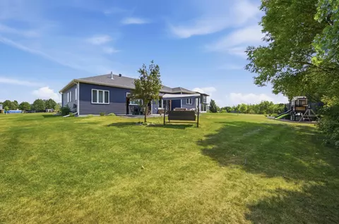 Exterior - 916 Sunset Dr, Mapleton, ND 58059 photo 6 of 9