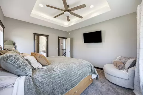 Bedroom - 916 Sunset Dr, Mapleton, ND 58059 photo 6 of 8