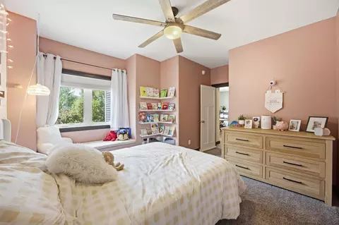 Bedroom - 916 Sunset Dr, Mapleton, ND 58059 photo 4 of 8