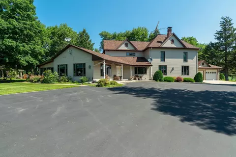 Exterior - 13698 Maple Rd, Mapleton, MN 56065 photo 4 of 10