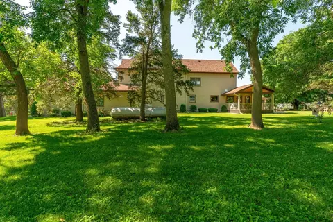 Exterior - 13698 Maple Rd, Mapleton, MN 56065 photo 6 of 10