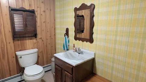 Bath - 2581 Hallmark Dr, Ely, MN 55731 photo 2 of 4