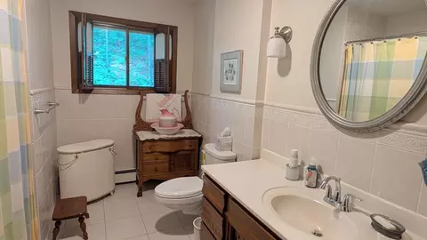 Bath - 2581 Hallmark Dr, Ely, MN 55731 photo 1 of 4