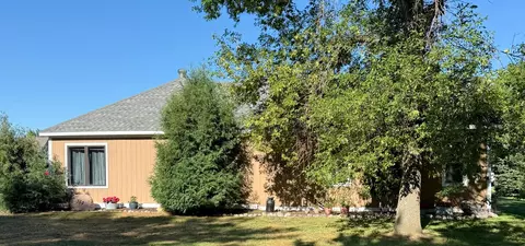 352 3rd Ave S, Casselton, ND 58012