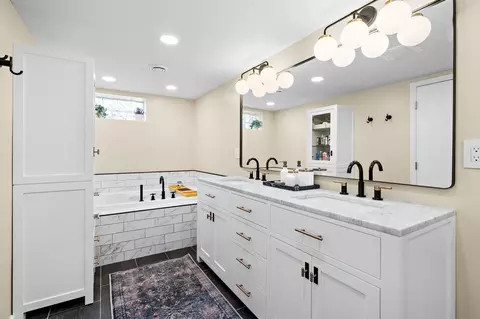Bath - 101 E 48th St, Minneapolis, MN 55419 photo 3 of 3
