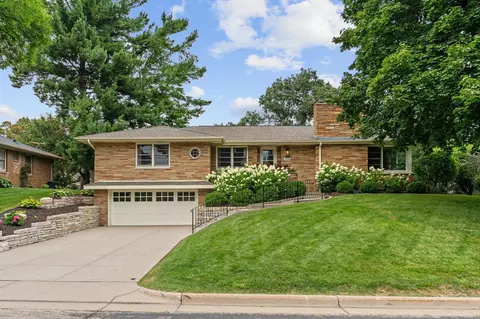 5234 Hollywood Rd, Edina, MN 55436