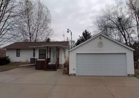 15601 Martin Dr, Burnsville, MN 55306
