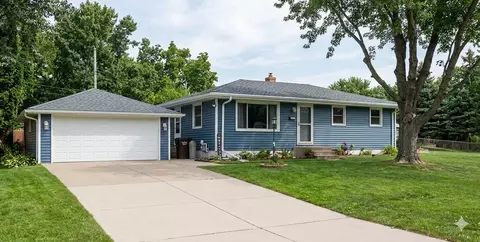 6132 Edgewood Ave, Woodbury, MN 55125