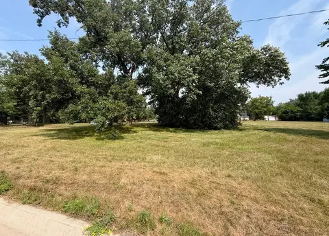 605 8th St SW, Little Falls, MN 56345