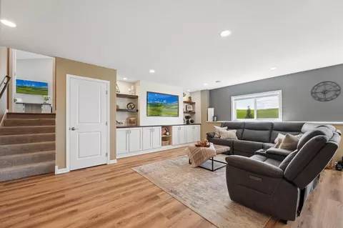 1515 Raymond Dr, Waconia, MN 55387
