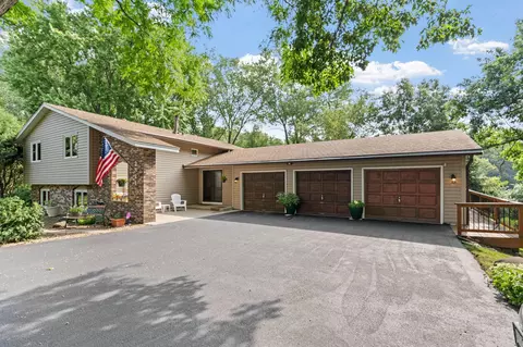 2821 Saddlebrooke Cir, Minnetonka, MN 55305