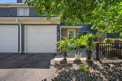 1845 Donegal Dr #5, Woodbury, MN 55125