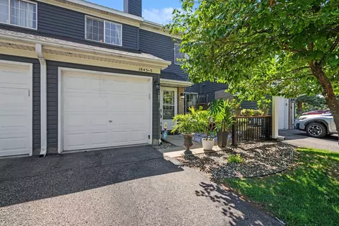 1845 Donegal Dr #5, Woodbury, MN 55125