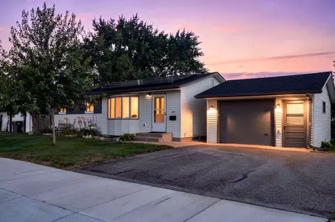 224 W 3rd St, Waconia, MN 55387