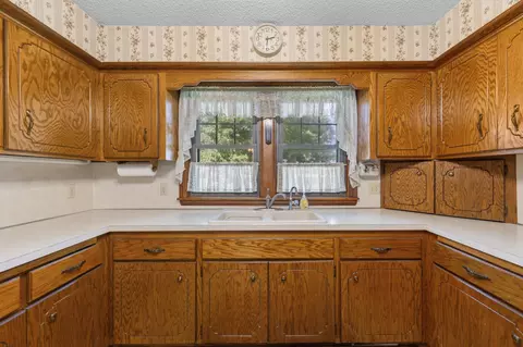 Kitchen - 851 450th St, Kenyon, MN 55946 photo 3 of 4
