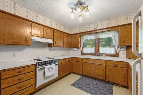 Kitchen - 851 450th St, Kenyon, MN 55946 photo 2 of 4