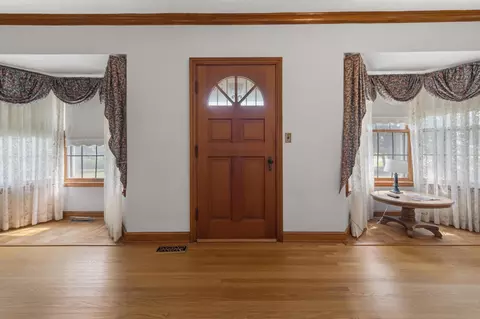 Entry Way - 851 450th St, Kenyon, MN 55946 photo 1 of 5