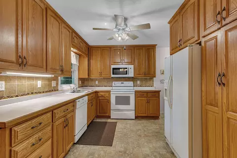 Kitchen - 1720 Cherry Ln, Saint Cloud, MN 56304 photo 2 of 4