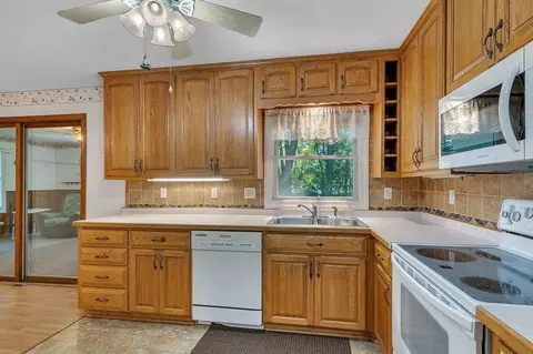 Kitchen - 1720 Cherry Ln, Saint Cloud, MN 56304 photo 3 of 4