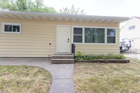 Exterior - 1017 18th St S, Fargo, ND 58103 photo 2 of 6