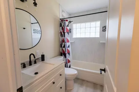 Bath - 1017 18th St S, Fargo, ND 58103 photo 1 of 3