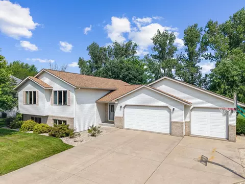 190 Benson Dr, Lewiston, MN 55952
