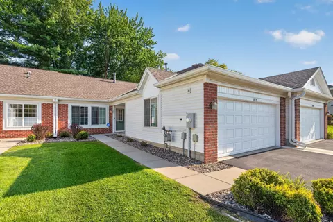 10478 Bay View Ln, Woodbury, MN 55129
