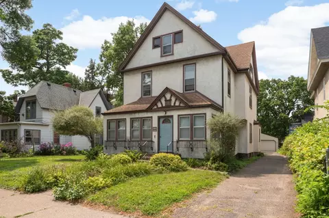 330 4th St NE, Minneapolis, MN 55413
