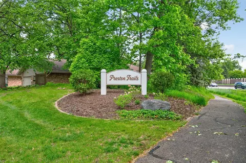 9601 Lonsdale Cir, Hopkins, MN 55305
