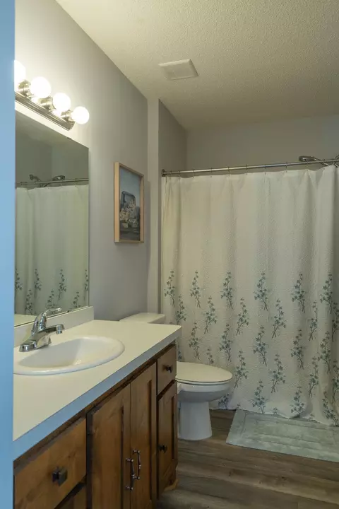 Bath - 818 Holton Ave, Brainerd, MN 56401 photo 2 of 4