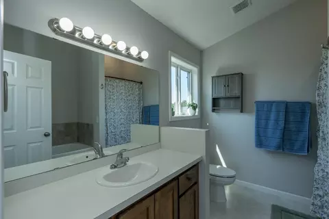 Bath - 818 Holton Ave, Brainerd, MN 56401 photo 3 of 4