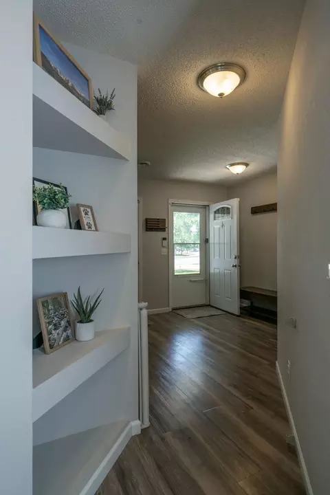 Entry Way - 818 Holton Ave, Brainerd, MN 56401 photo 1 of 3
