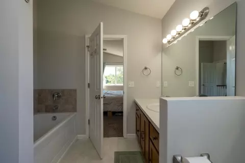 Bath - 818 Holton Ave, Brainerd, MN 56401 photo 4 of 4