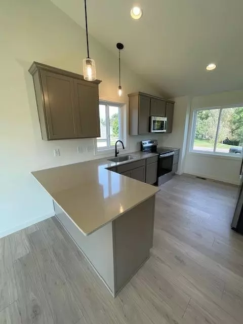 1463 34th Ave SW, Cambridge, MN 55008