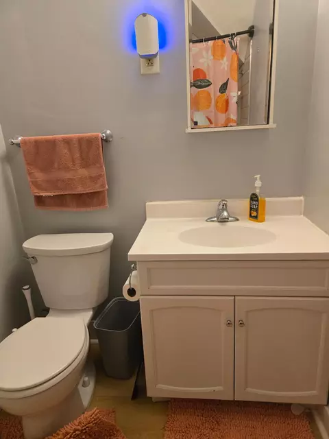 Bath - 816 3rd St SE, Willmar, MN 56201 photo 2 of 3