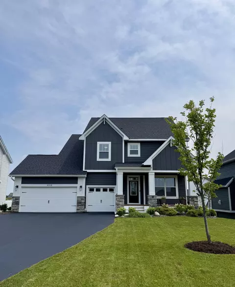 5019 Airlake Dr, Woodbury, MN 55129