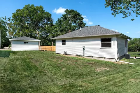 Exterior - 103 11th Ave SW, Austin, MN 55912 photo 5 of 12