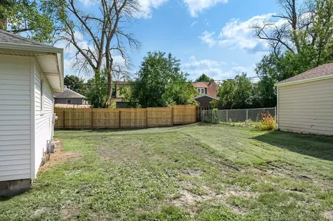 Exterior - 103 11th Ave SW, Austin, MN 55912 photo 11 of 12