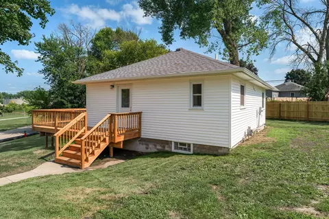 Exterior - 103 11th Ave SW, Austin, MN 55912 photo 4 of 12