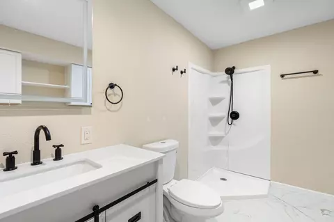 Bath - 103 11th Ave SW, Austin, MN 55912 photo 2 of 2