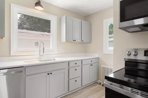 Kitchen - 103 11th Ave SW, Austin, MN 55912 photo 5 of 6