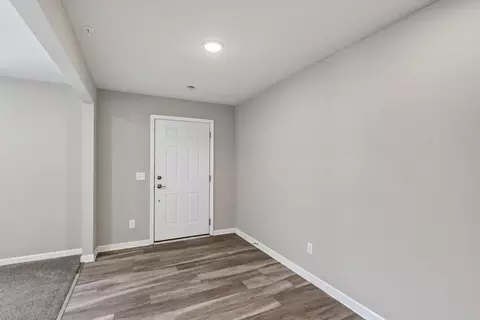 Entry Way - 2531 Paddock Path, Shakopee, MN 55379 photo 2 of 4