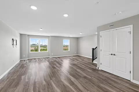 Living - 2531 Paddock Path, Shakopee, MN 55379 photo 2 of 3