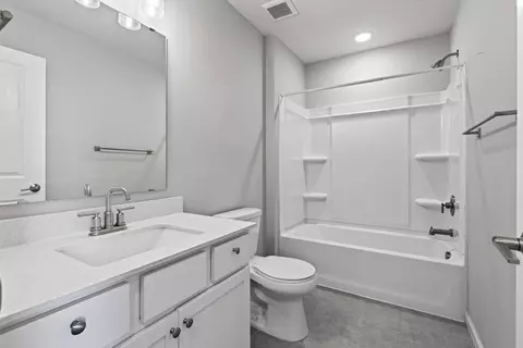Bath - 2531 Paddock Path, Shakopee, MN 55379 photo 3 of 6